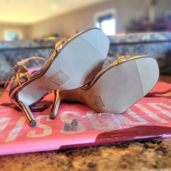 Misguided Rose Gold heels - Picture 5 of 10